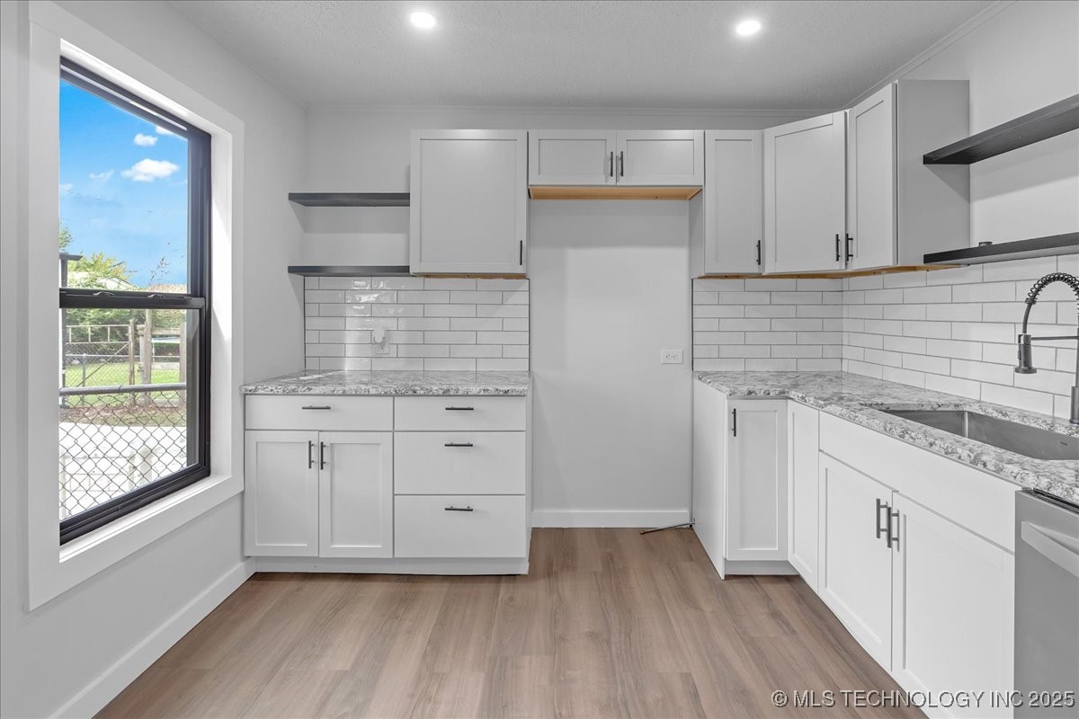 1942 N Oxford Avenue Property Photo 19