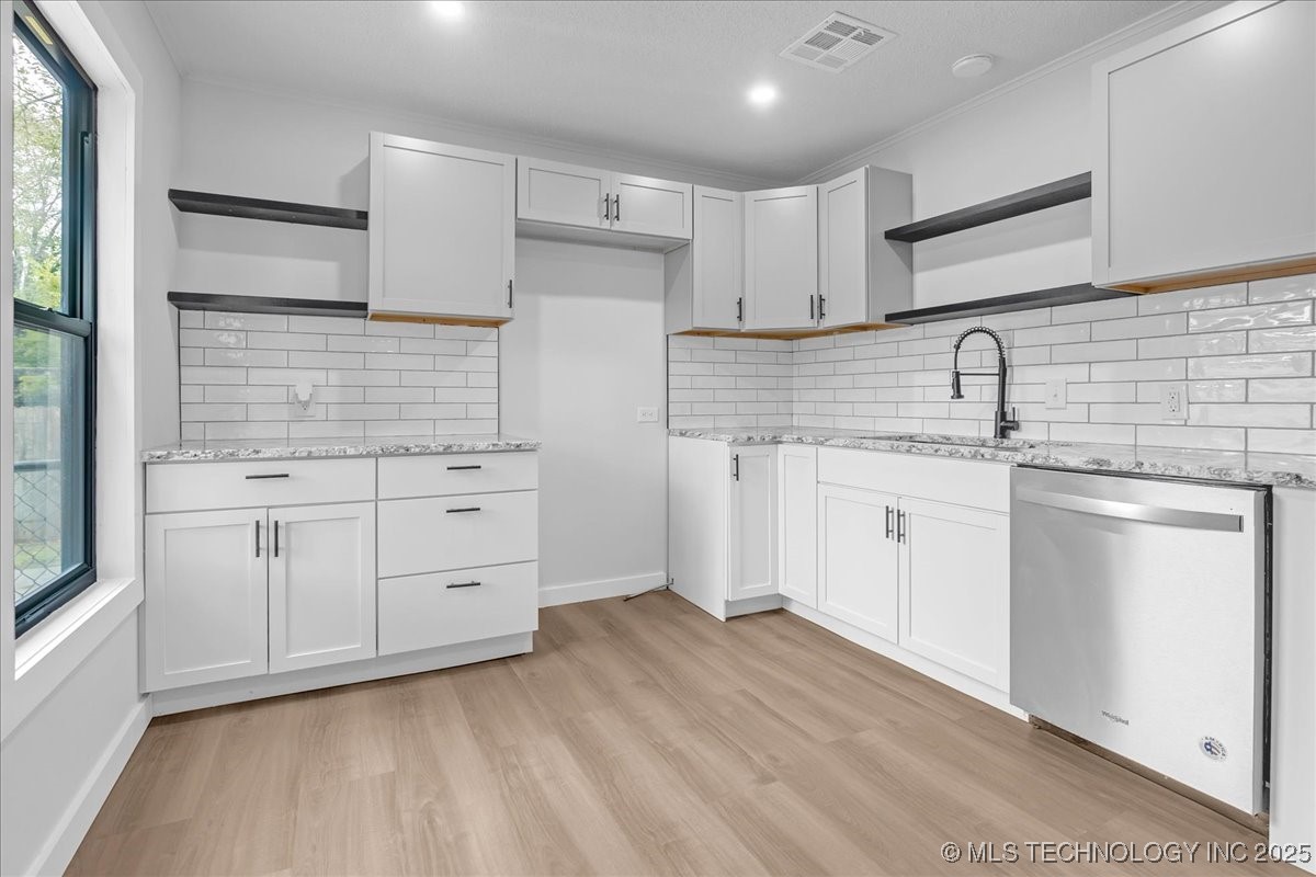 1942 N Oxford Avenue Property Photo 21