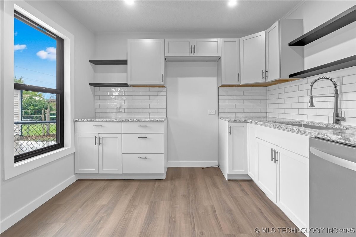 1942 N Oxford Avenue Property Photo 22