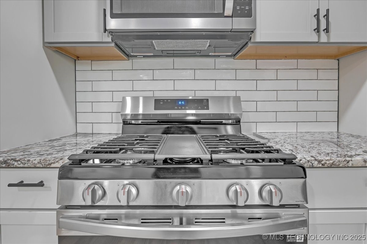 1942 N Oxford Avenue Property Photo 23