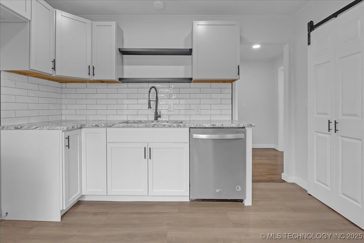 1942 N Oxford Avenue Property Photo 25