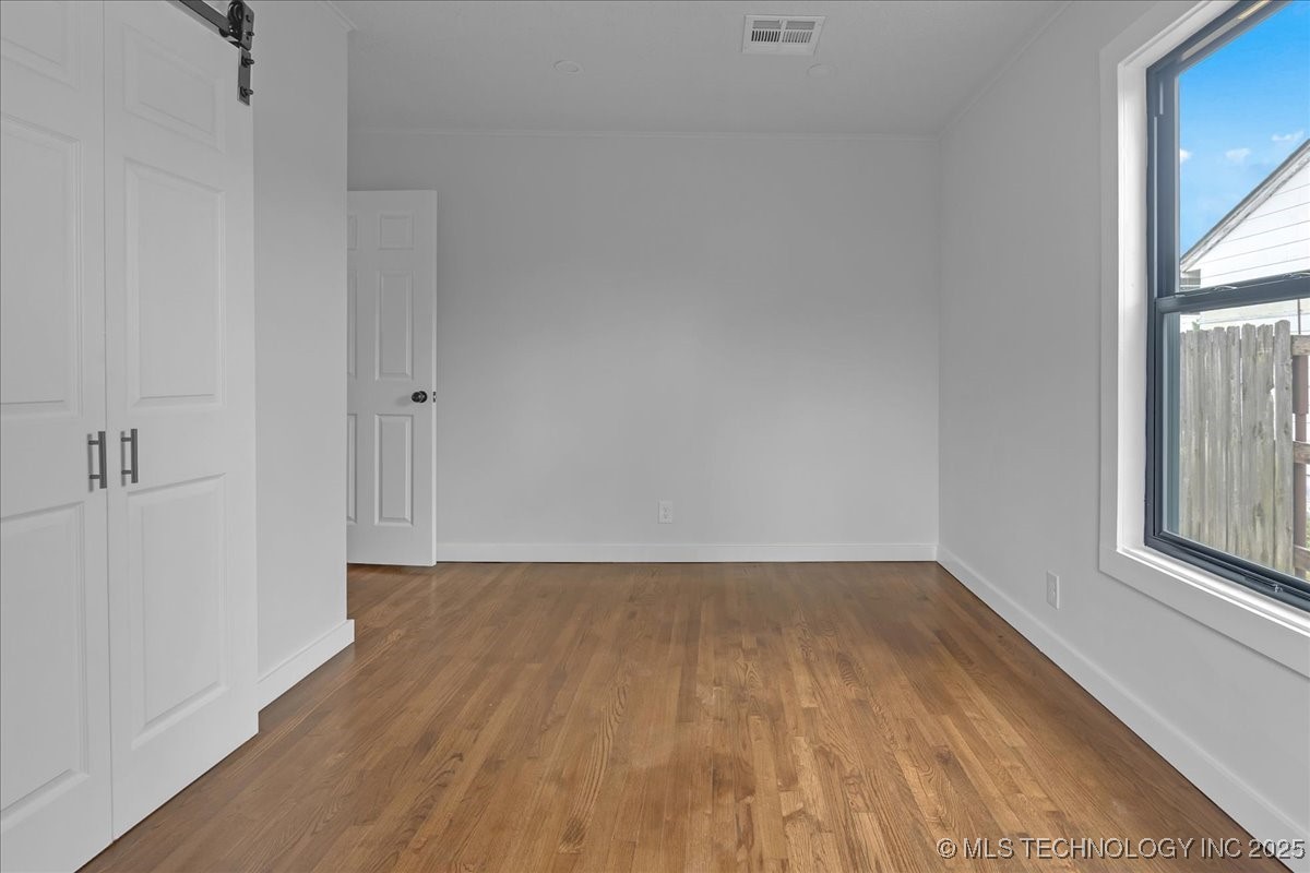 1942 N Oxford Avenue Property Photo 29