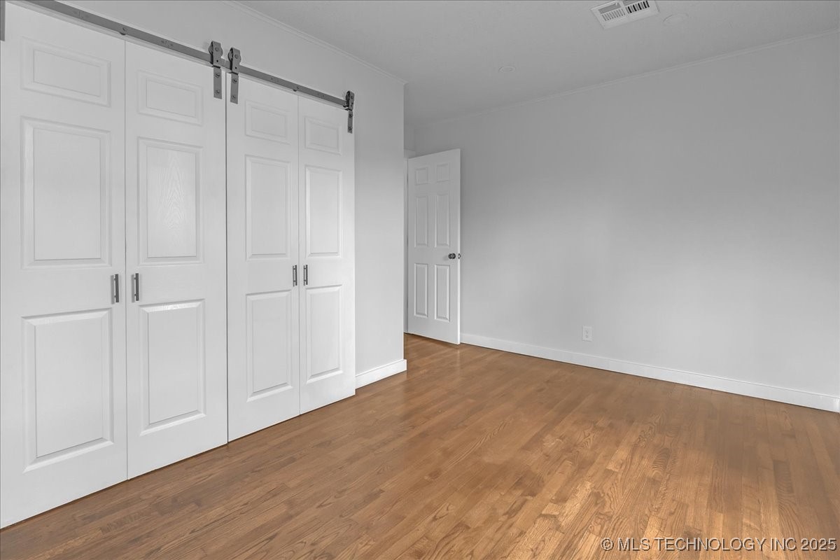 1942 N Oxford Avenue Property Photo 30