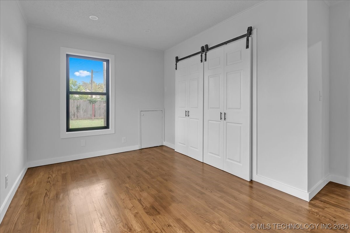 1942 N Oxford Avenue Property Photo 31