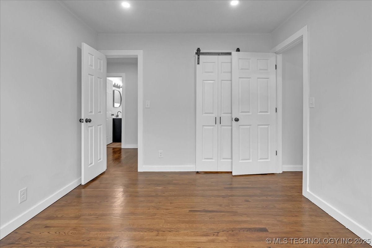 1942 N Oxford Avenue Property Photo 33