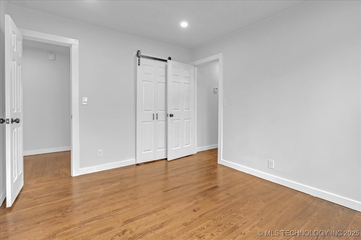 1942 N Oxford Avenue Property Photo 34