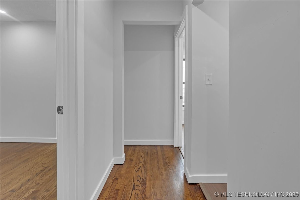 1942 N Oxford Avenue Property Photo 36