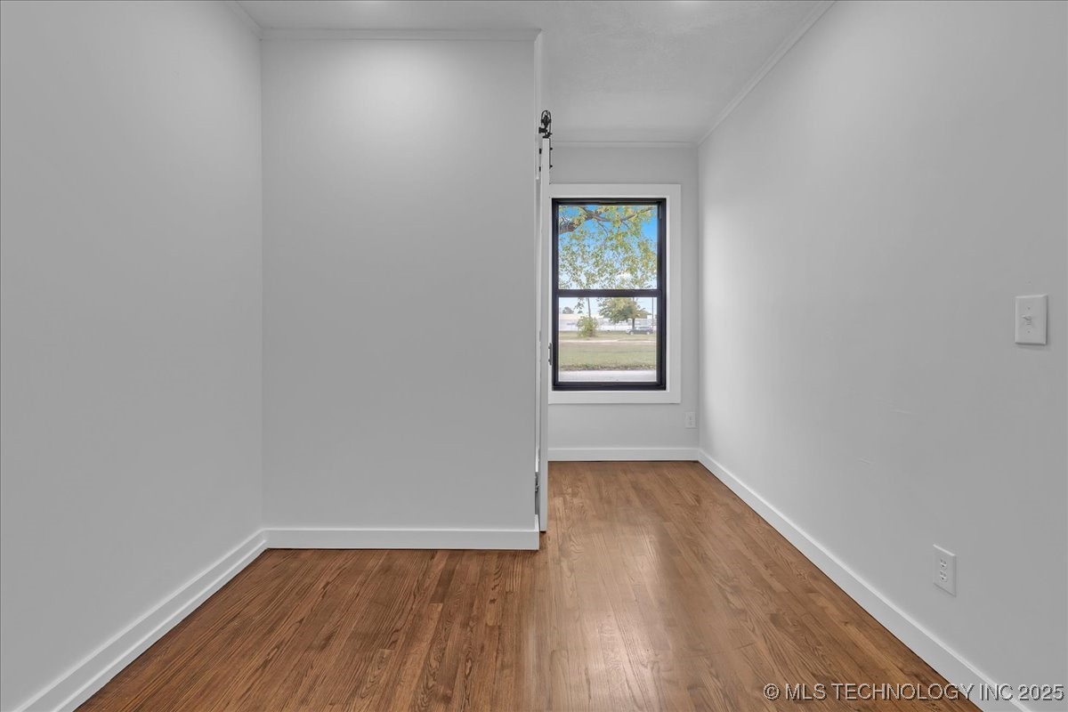 1942 N Oxford Avenue Property Photo 38