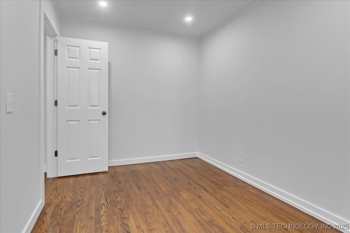 1942 N Oxford Avenue Property Photo 40