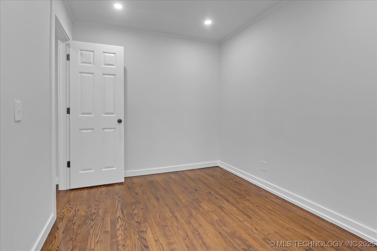 1942 N Oxford Avenue Property Photo 41