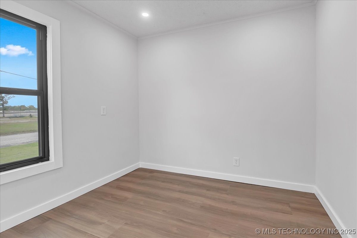 1942 N Oxford Avenue Property Photo 44