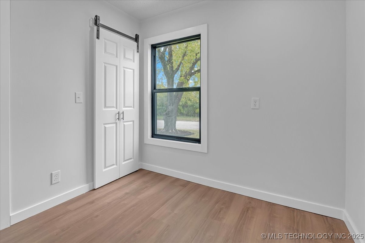 1942 N Oxford Avenue Property Photo 45