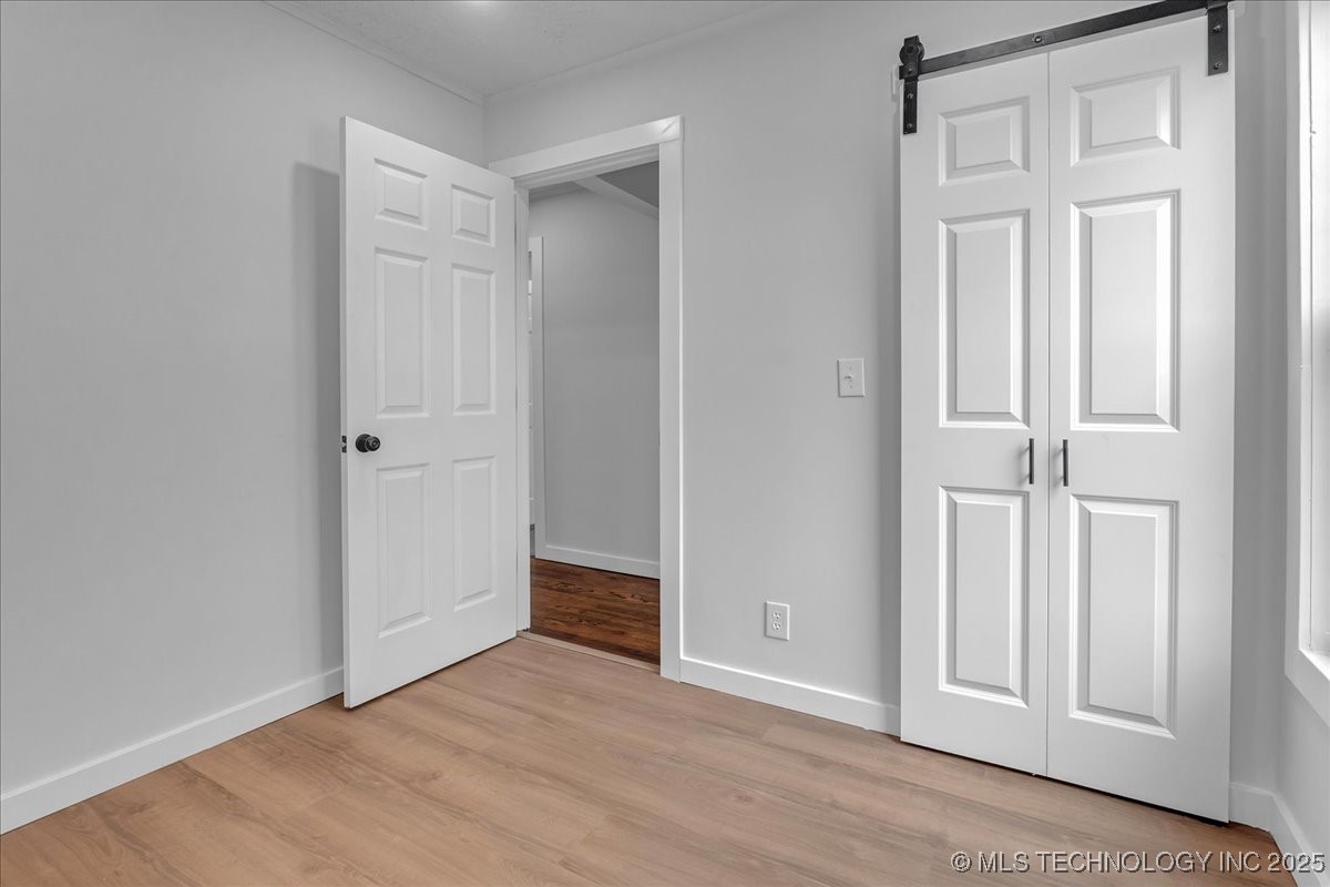 1942 N Oxford Avenue Property Photo 46