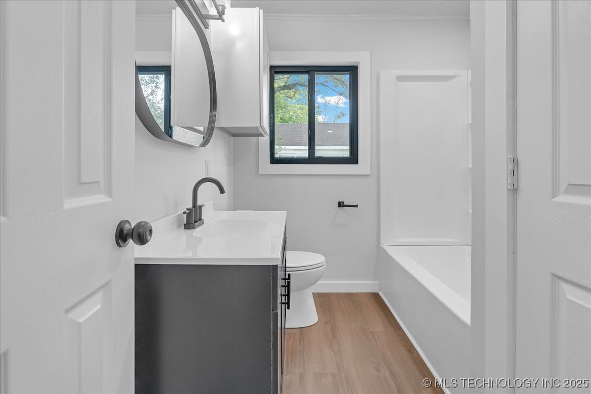 1942 N Oxford Avenue Property Photo 47