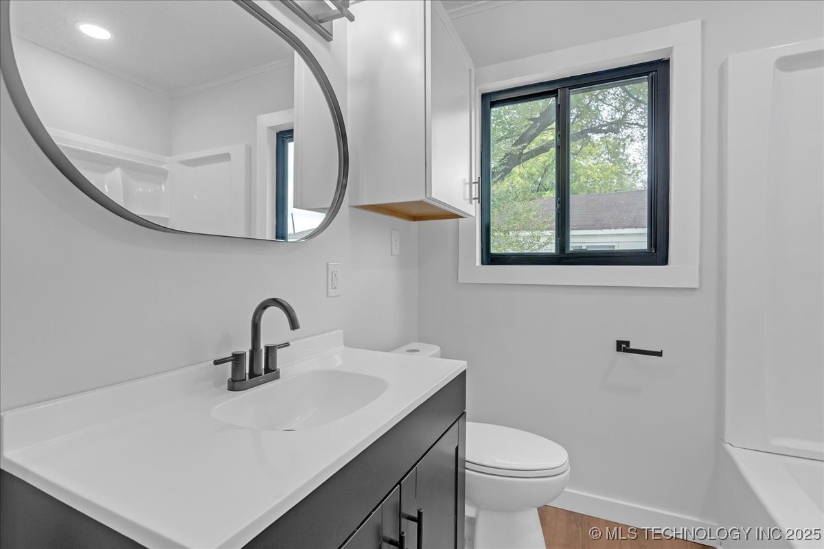 1942 N Oxford Avenue Property Photo 49