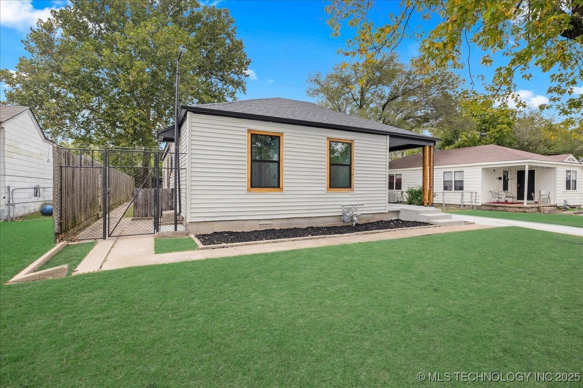 1942 N Oxford Avenue Property Photo 50