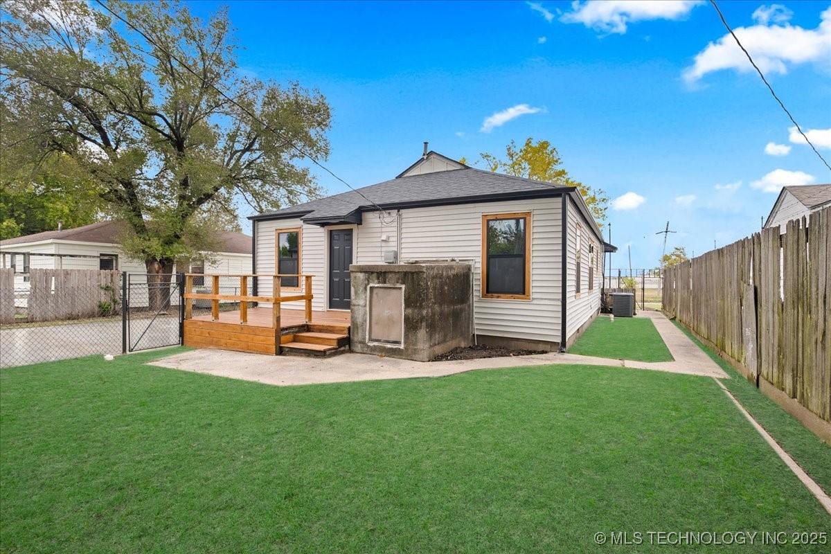 1942 N Oxford Avenue Property Photo 51