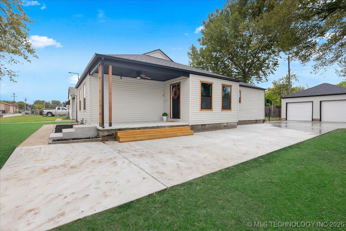 1942 N Oxford Avenue Property Photo 52