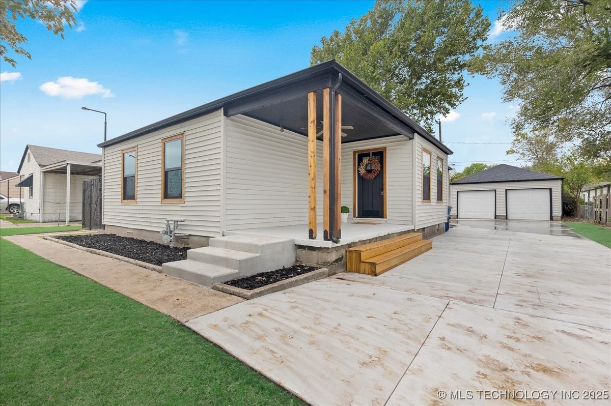 1942 N Oxford Avenue Property Photo 53