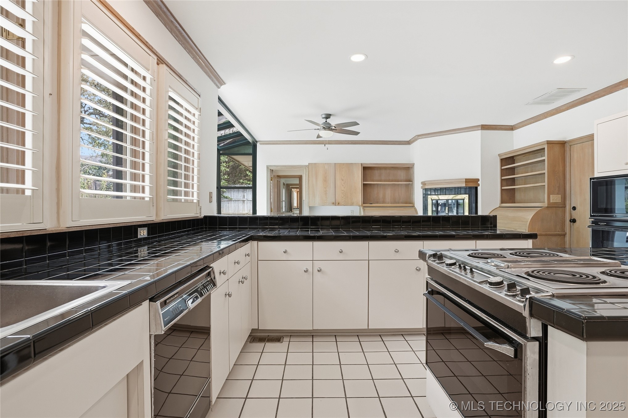 3149 E 89th Street Property Photo 33