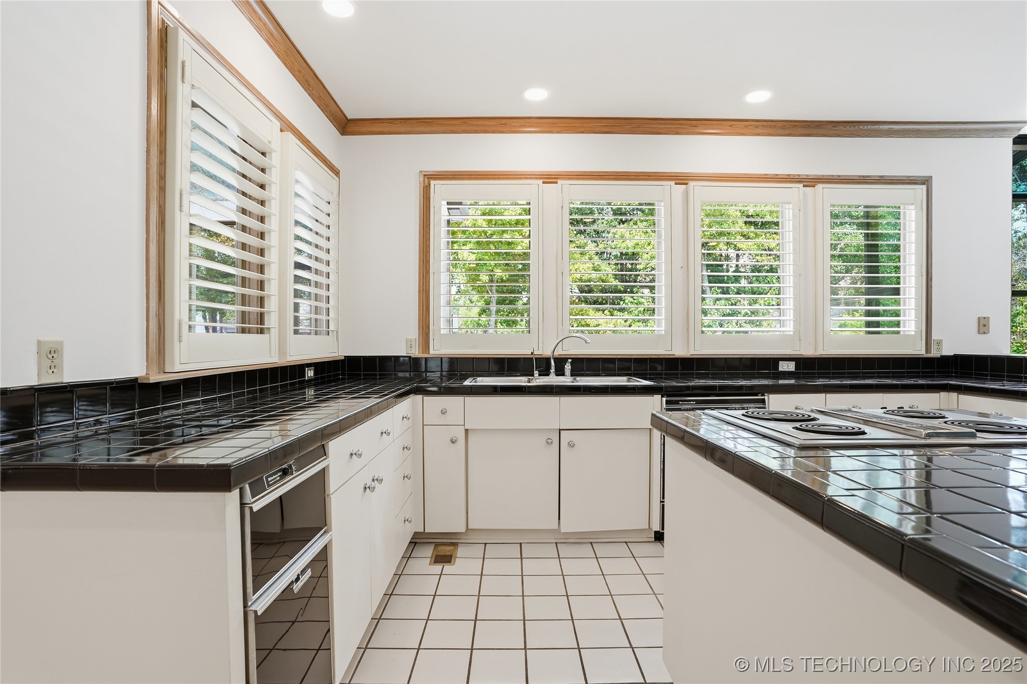 3149 E 89th Street Property Photo 37