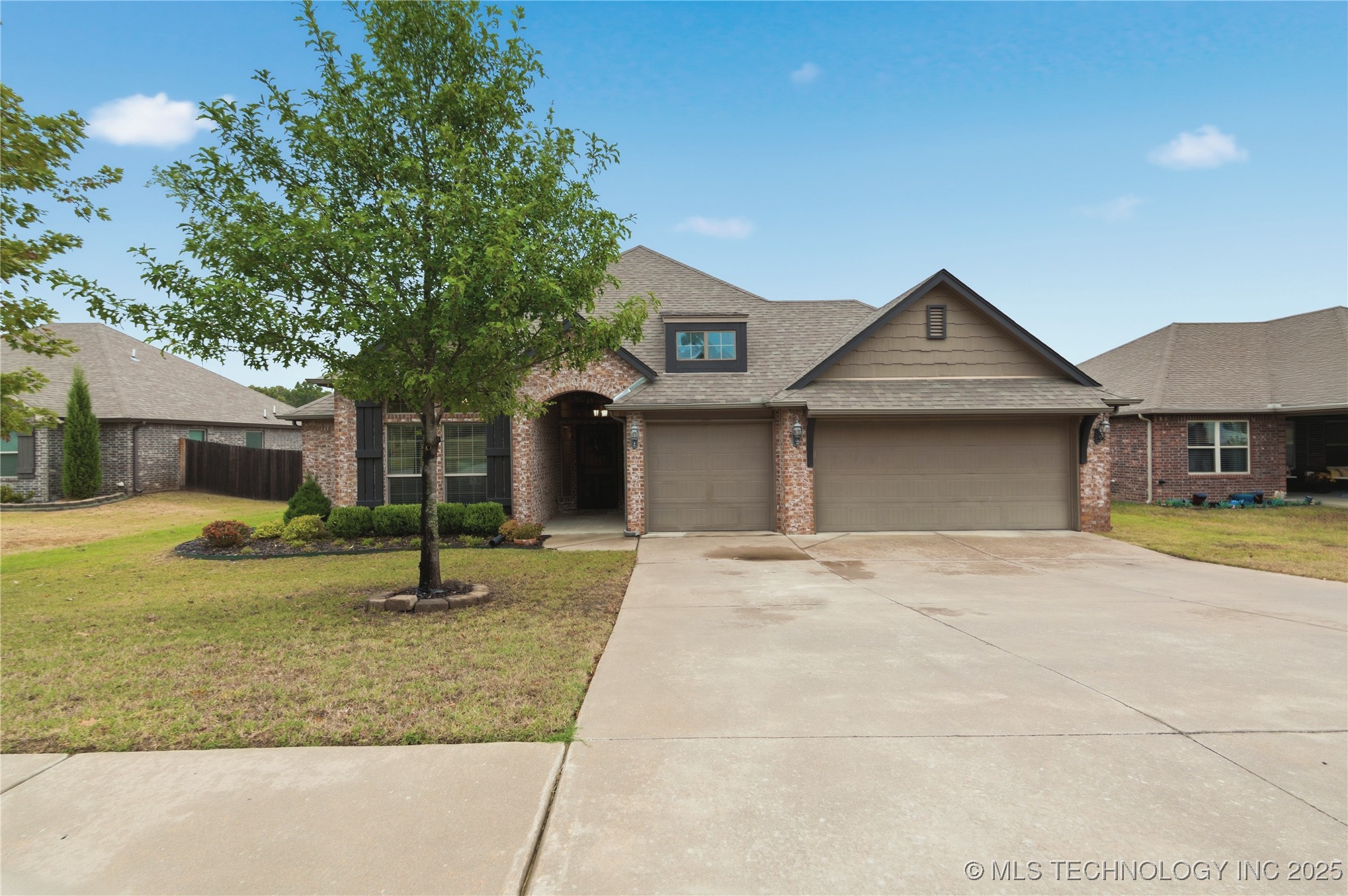 1755 S Stephanie Street Property Photo 1