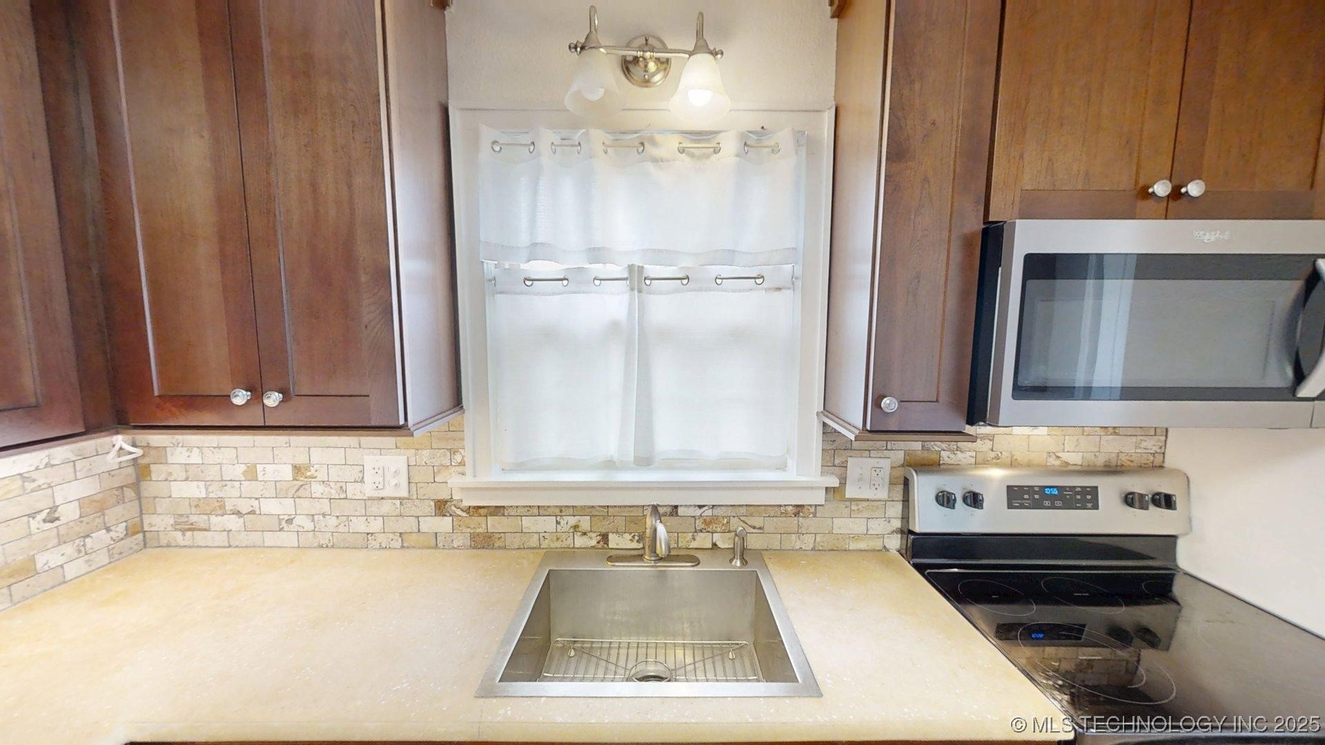 1723 Bixby Street Property Photo 10