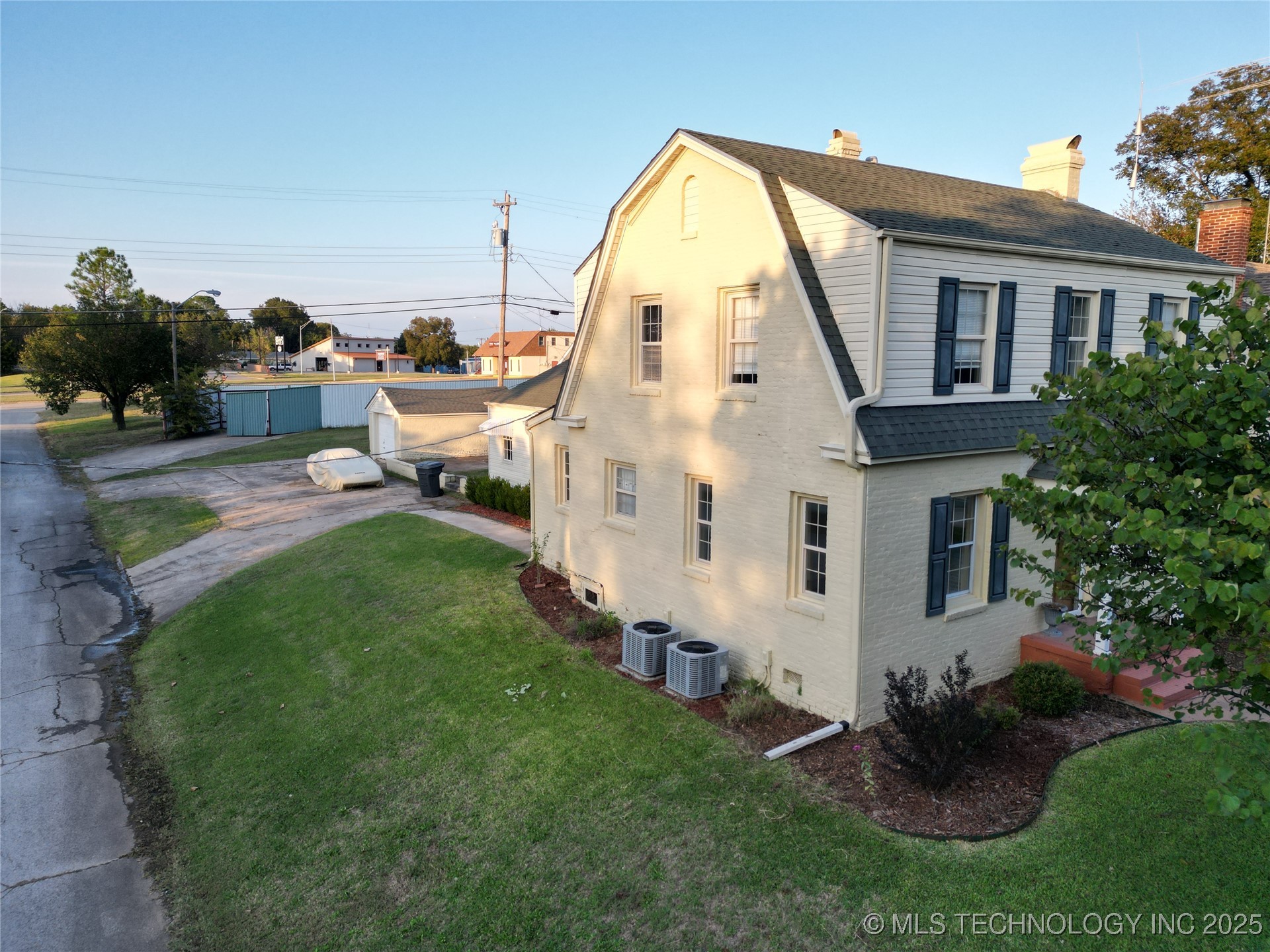 1723 Bixby Street Property Photo 44