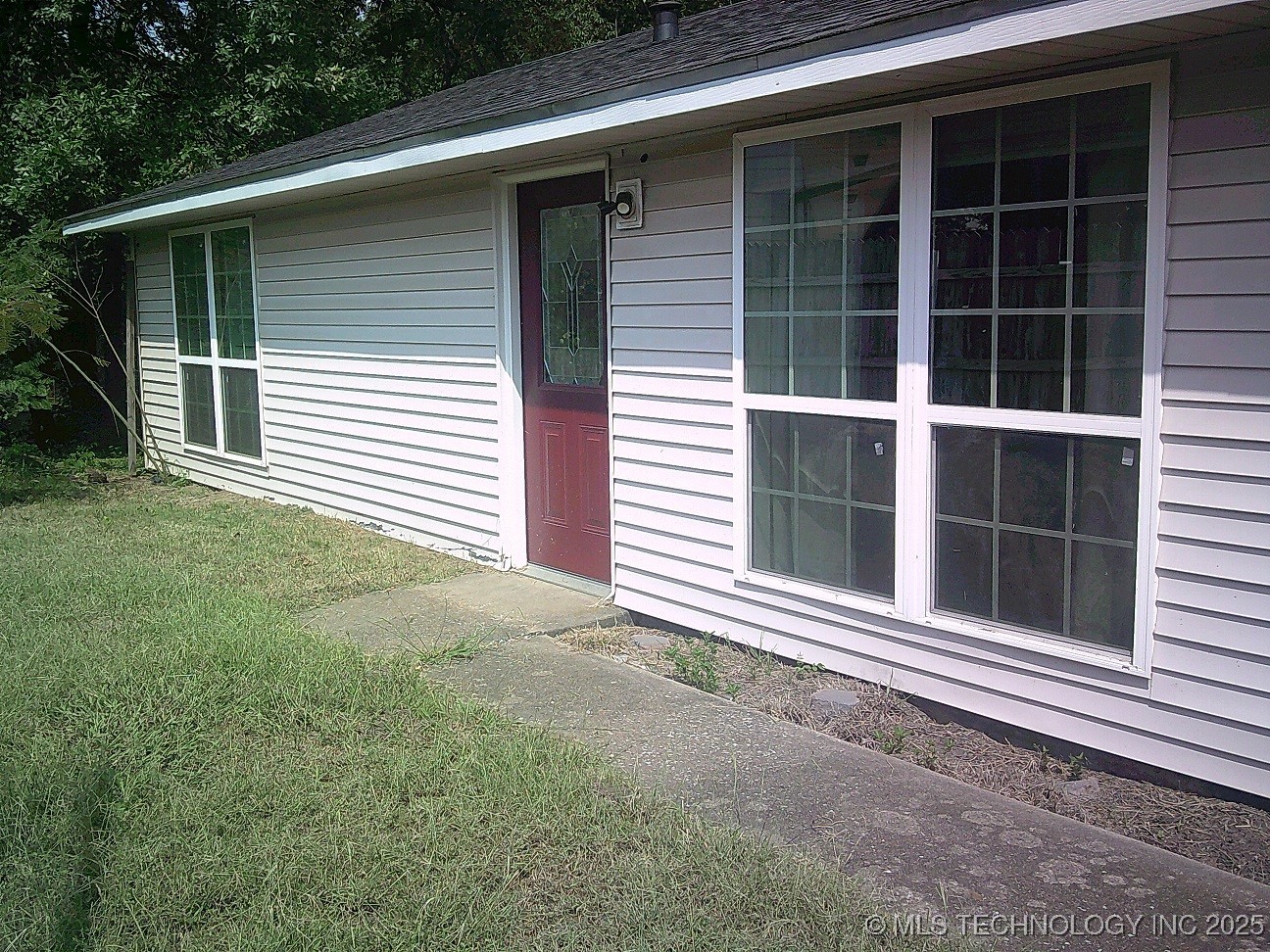 323 E Layton Street Property Photo 1