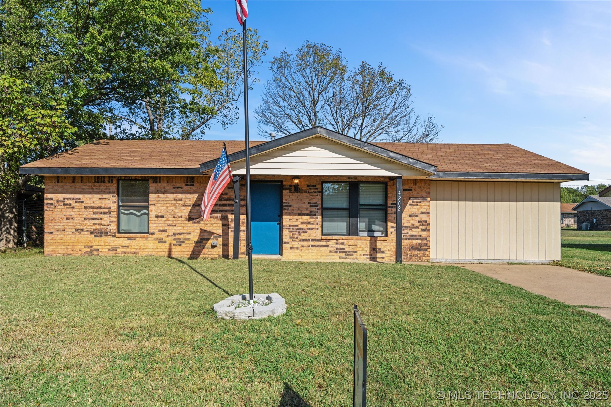 4202 W Pipe Stem Drive Property Photo 4