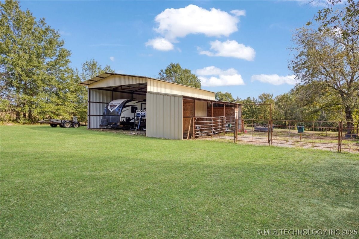 2251 Green Acres Drive Property Photo 3