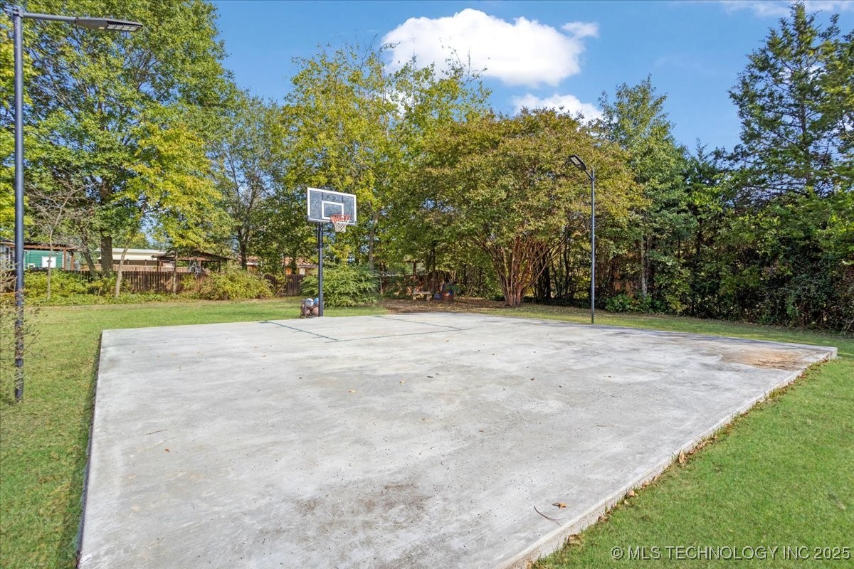 2251 Green Acres Drive Property Photo 9