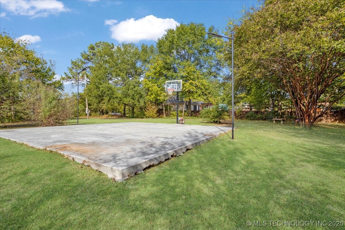 2251 Green Acres Drive Property Photo 10