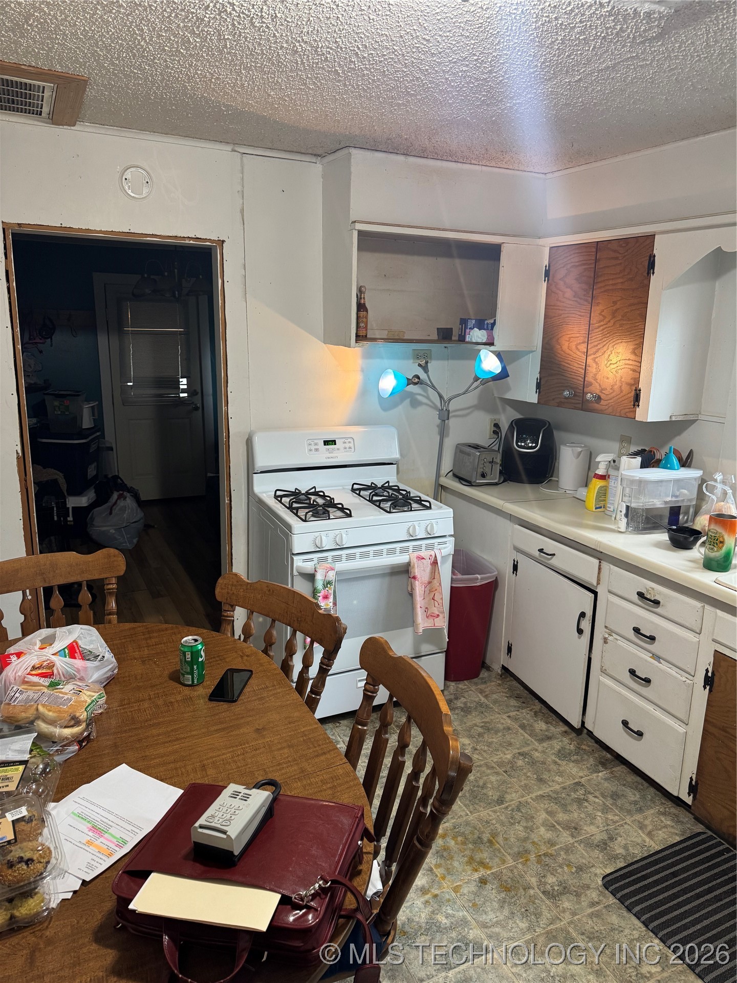 7 S Orphan Street Property Photo 4