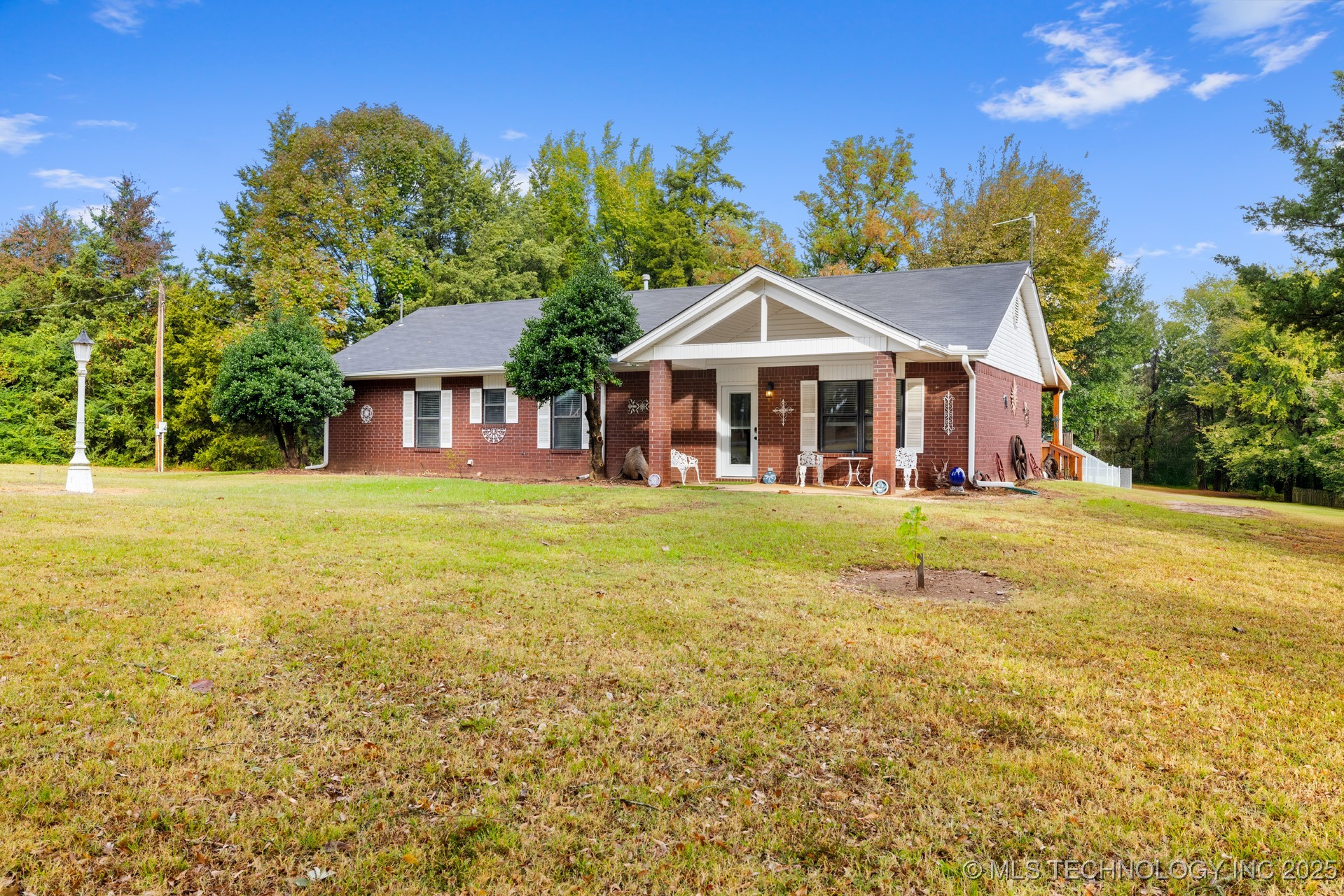 2607 E 2092 Road Property Photo 1