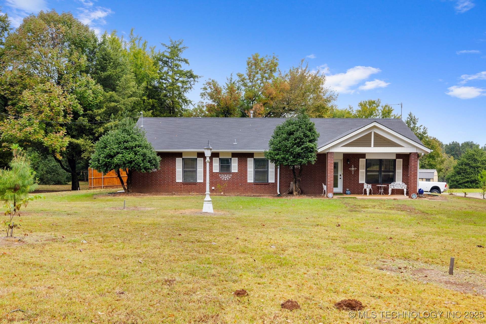 2607 E 2092 Road Property Photo 3