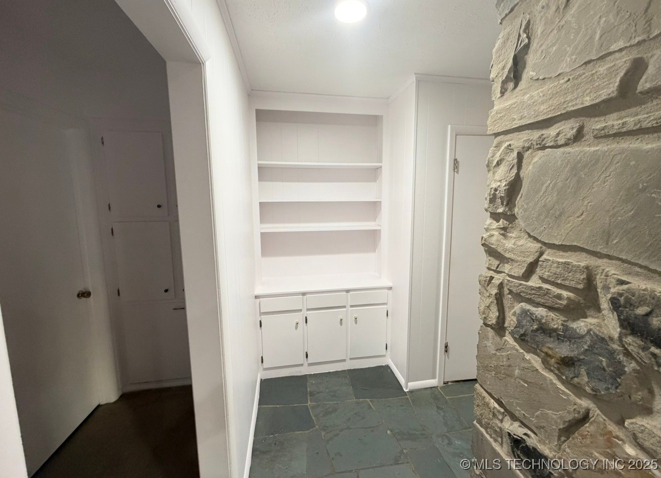 7836 S College Avenue Property Photo 3