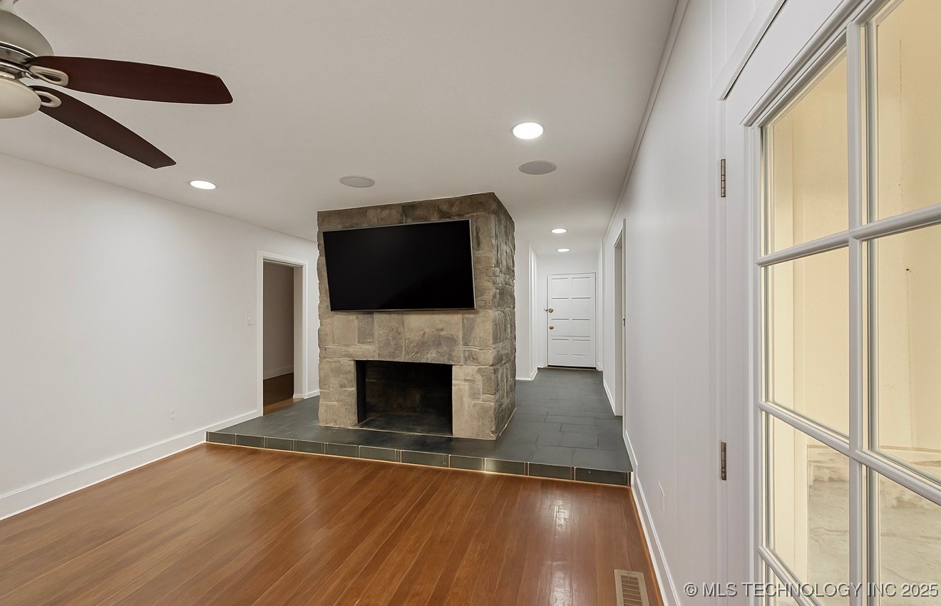 7836 S College Avenue Property Photo 5