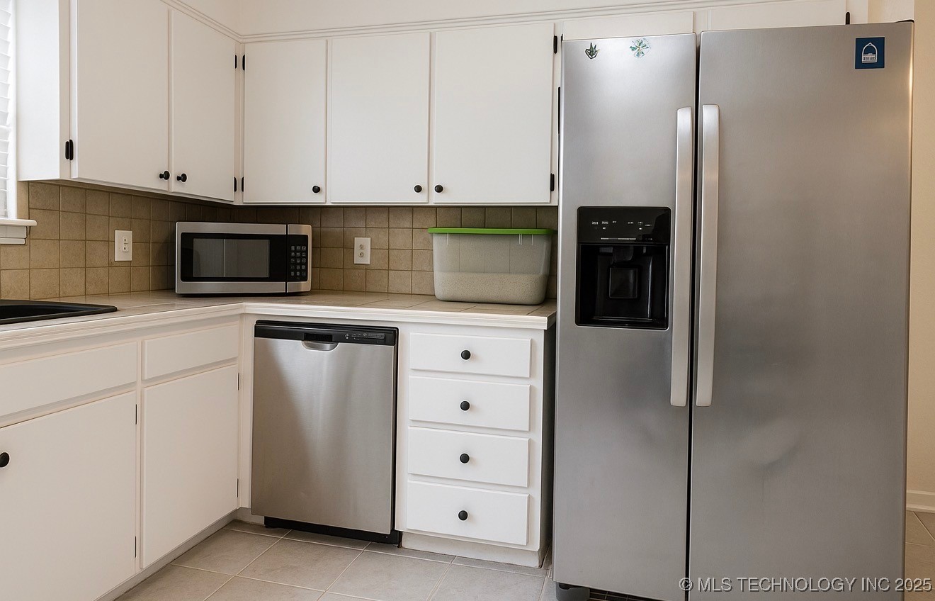7836 S College Avenue Property Photo 7