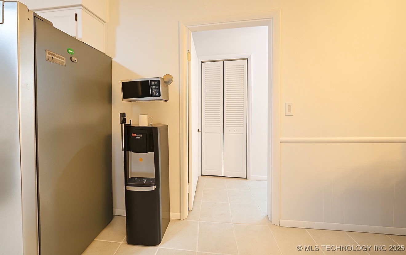 7836 S College Avenue Property Photo 8
