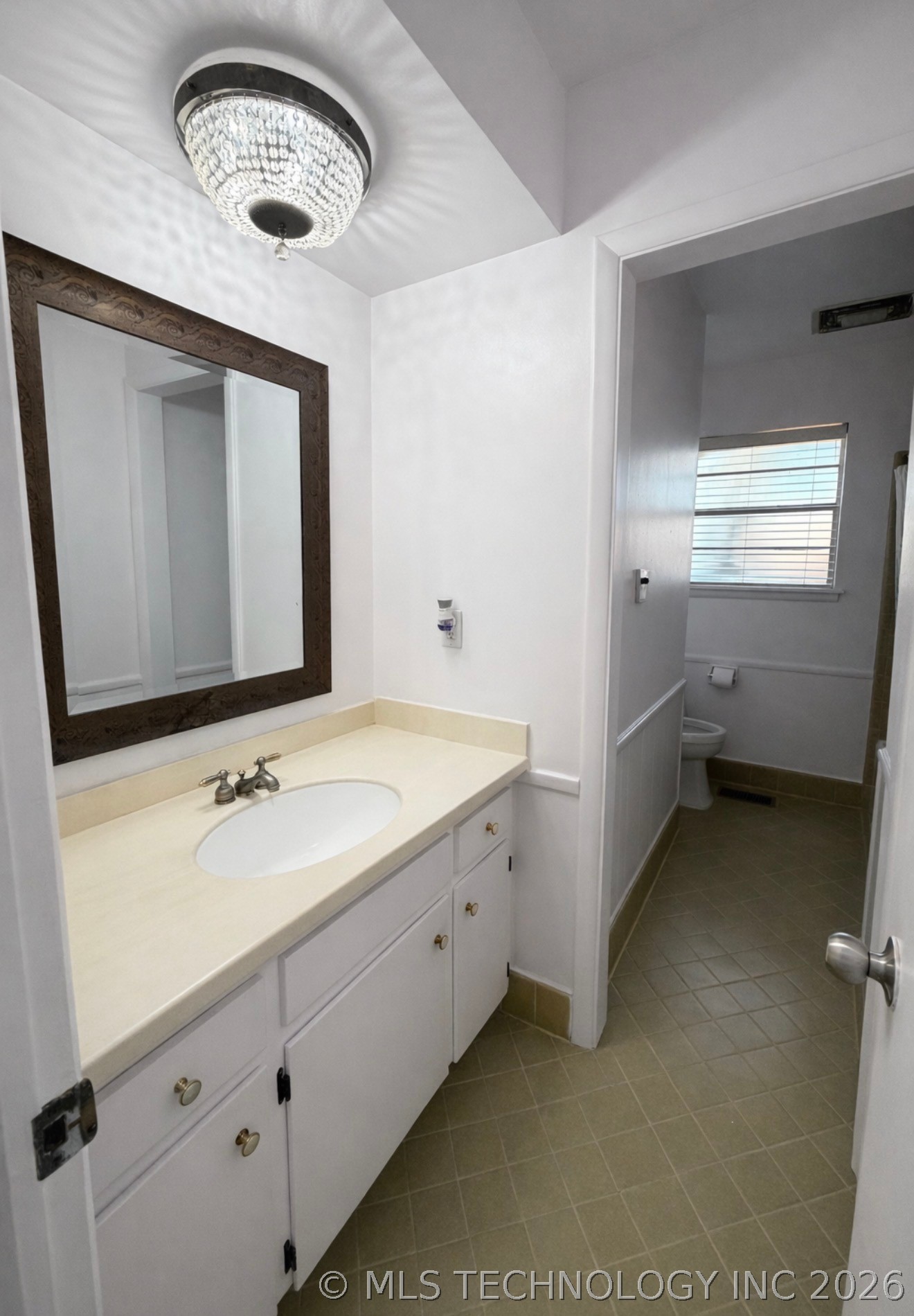 7836 S College Avenue Property Photo 14