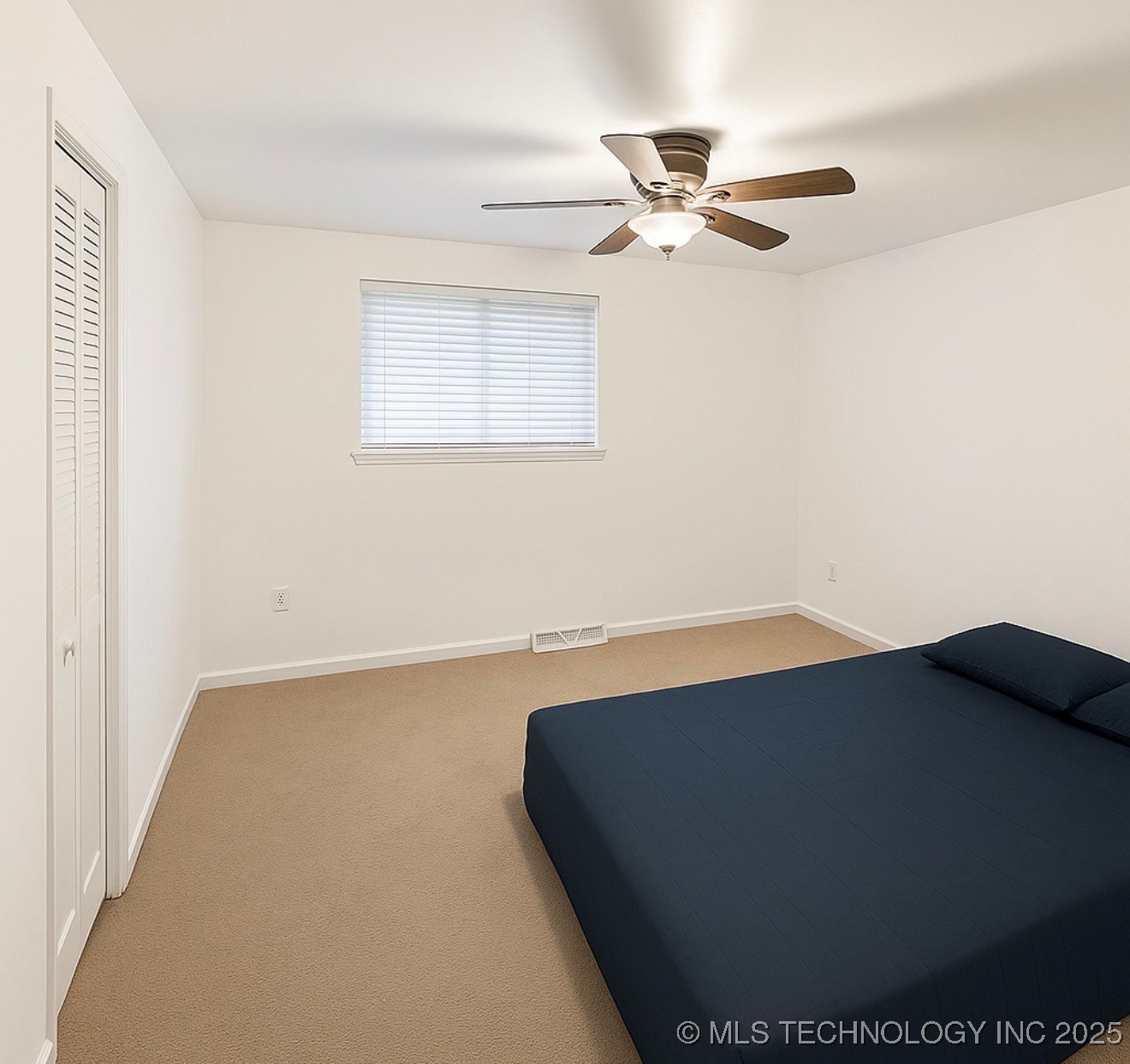 7836 S College Avenue Property Photo 15