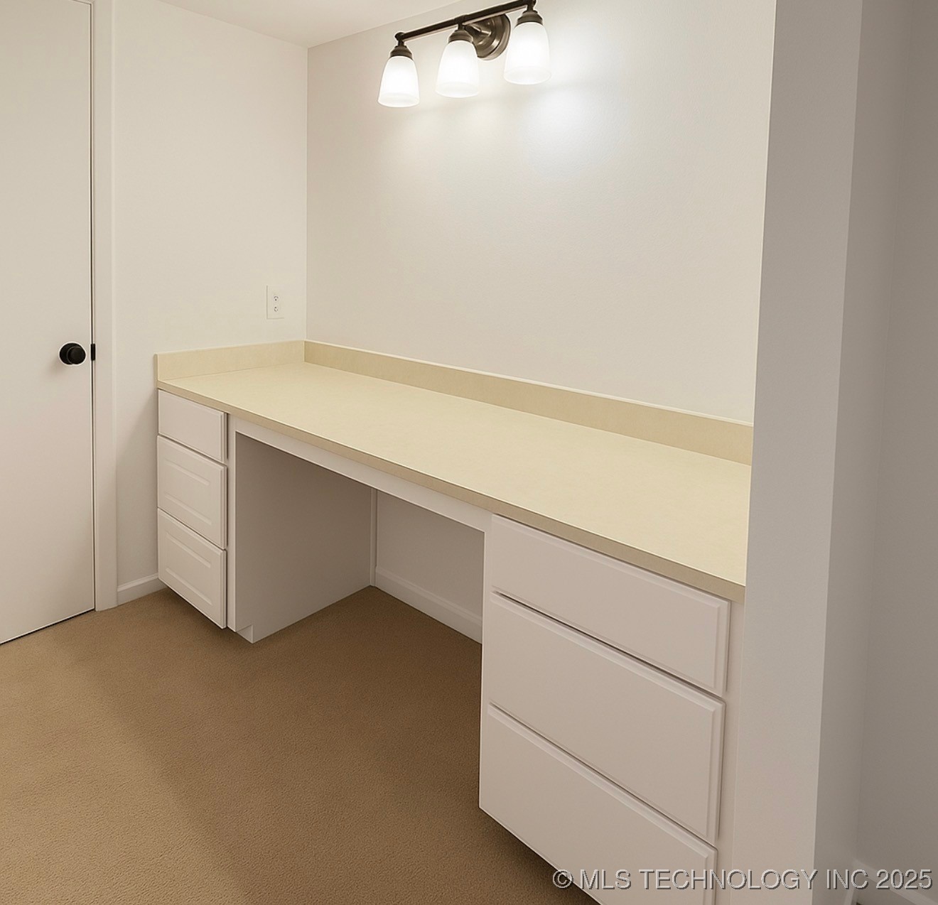 7836 S College Avenue Property Photo 22