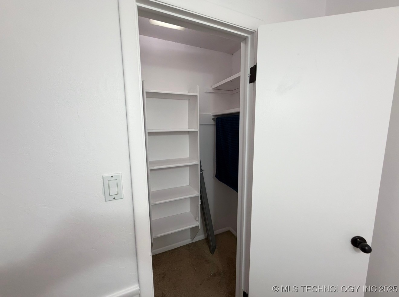 7836 S College Avenue Property Photo 23