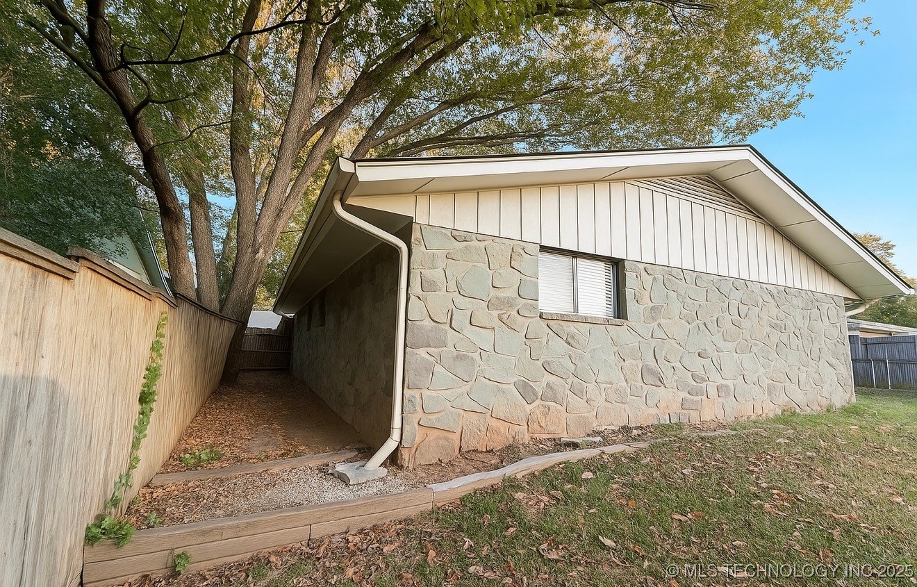 7836 S College Avenue Property Photo 29