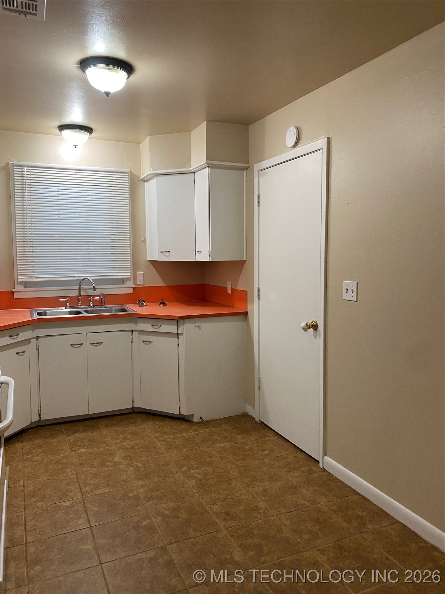 1366 N 95th East Avenue Property Photo 6