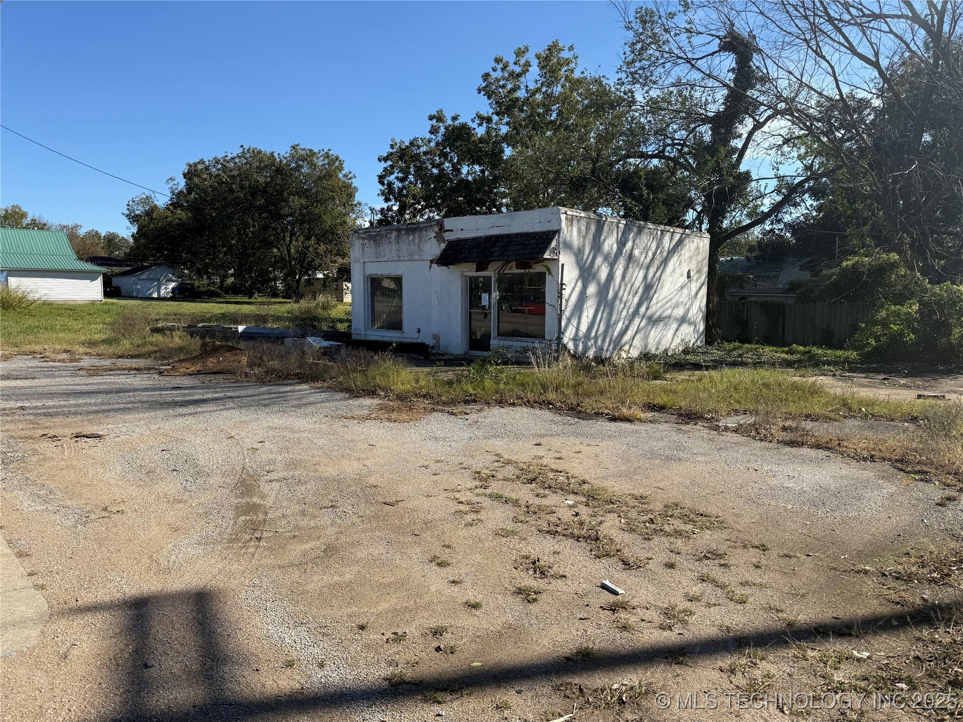 905 W 14th Street Property Photo 1