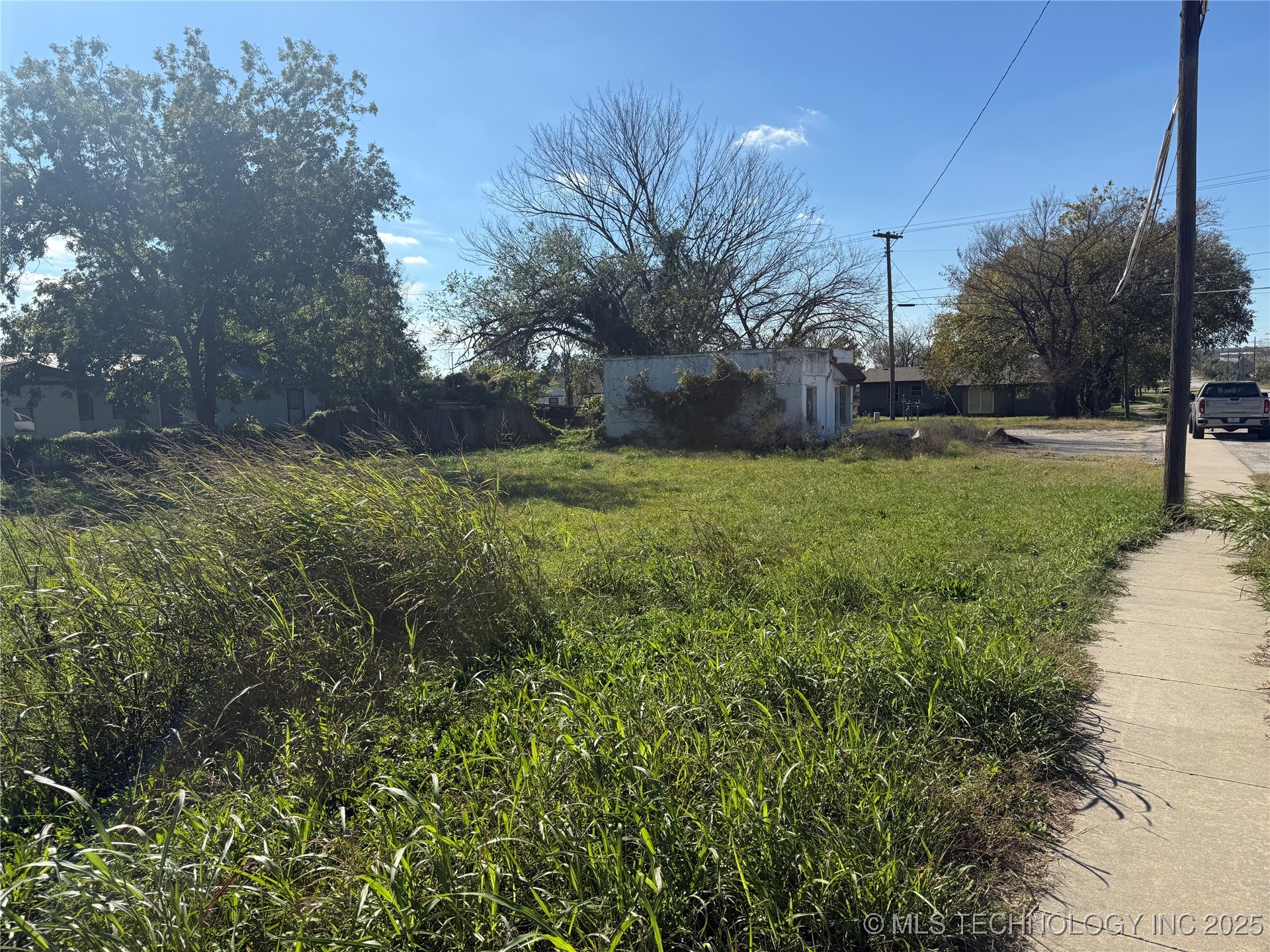 905 W 14th Street Property Photo 5