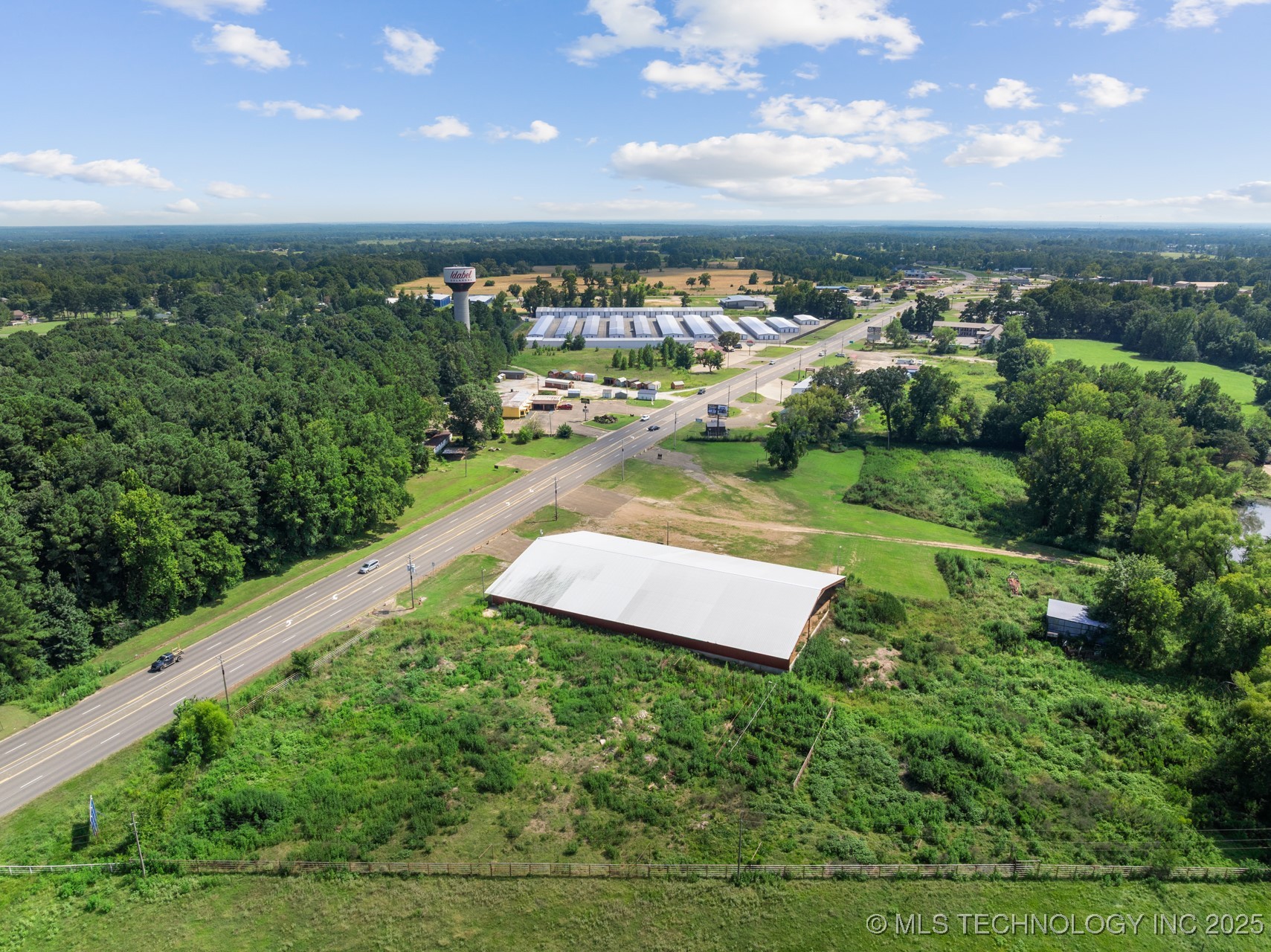 605 Ne Lincoln Road Property Photo 2