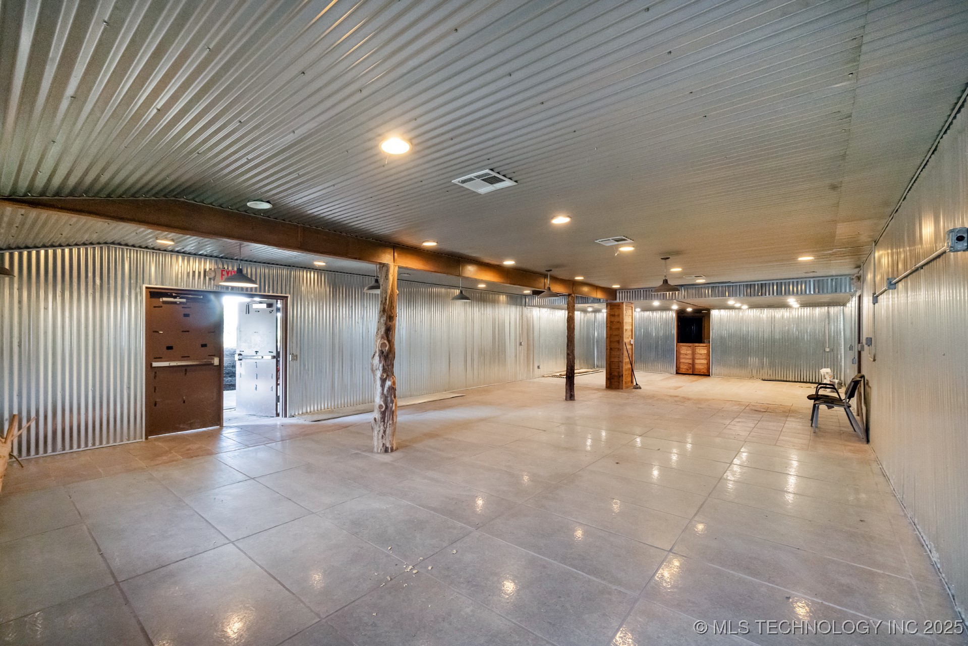 605 Ne Lincoln Road Property Photo 6